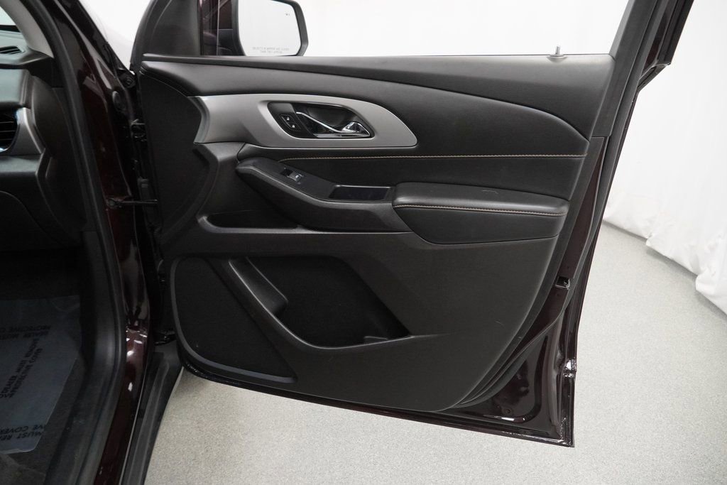 Used 2021 Chevrolet Traverse LT image 45