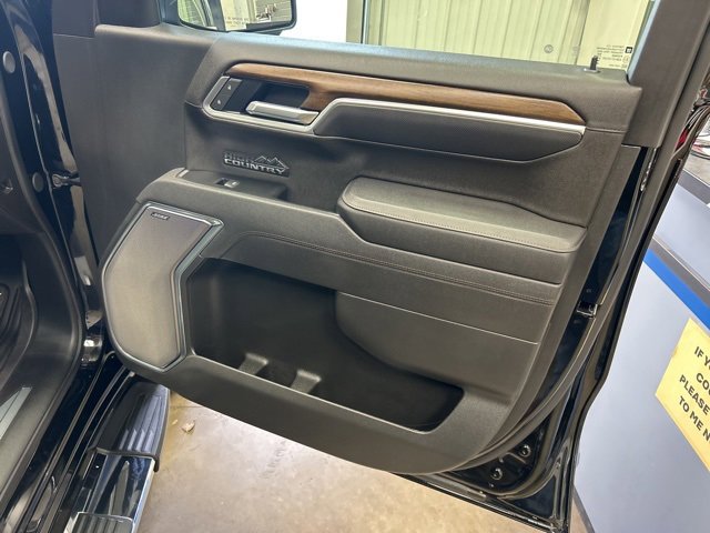Used 2025 Chevrolet Silverado 1500 High Country w/ Technology Package image 28