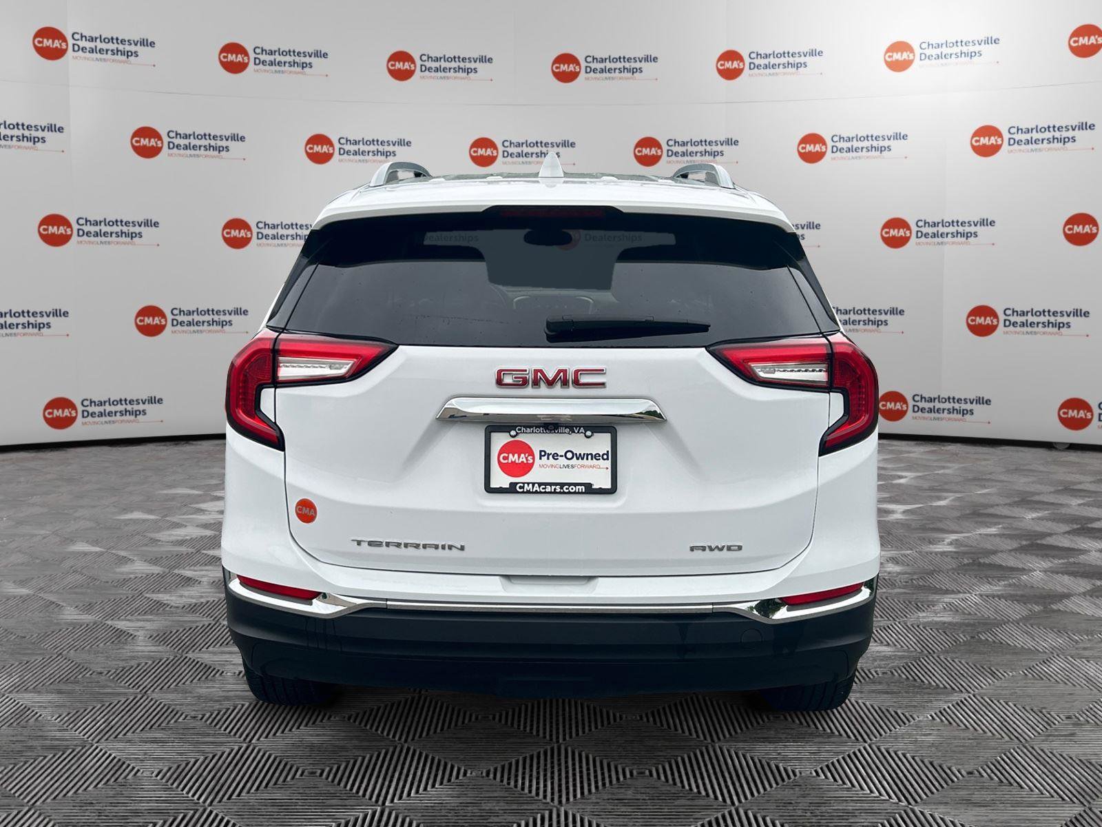 Used 2024 GMC Terrain SLT AWD/4WD image 4