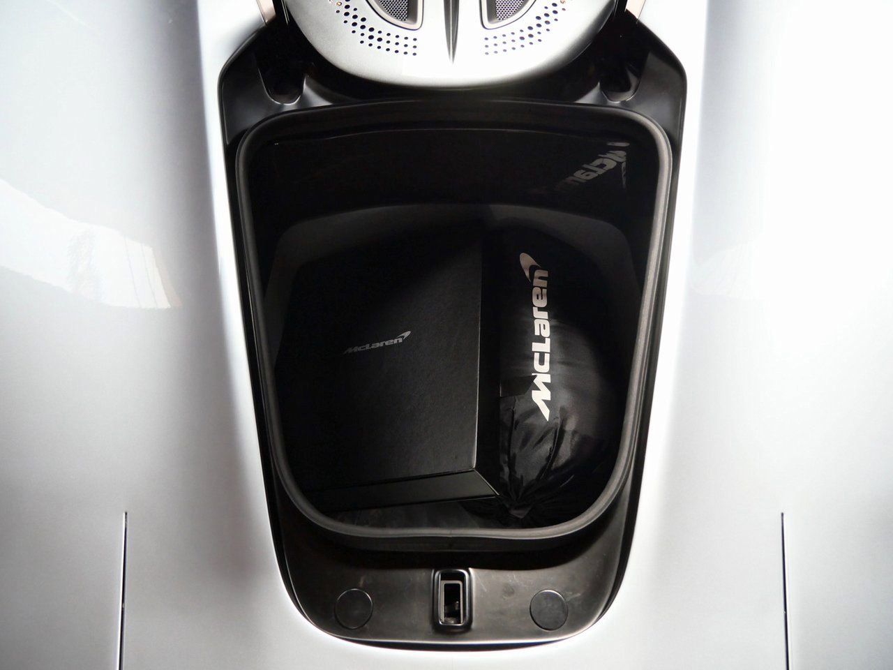 Used 2020 McLaren Speedtail RWD image 25