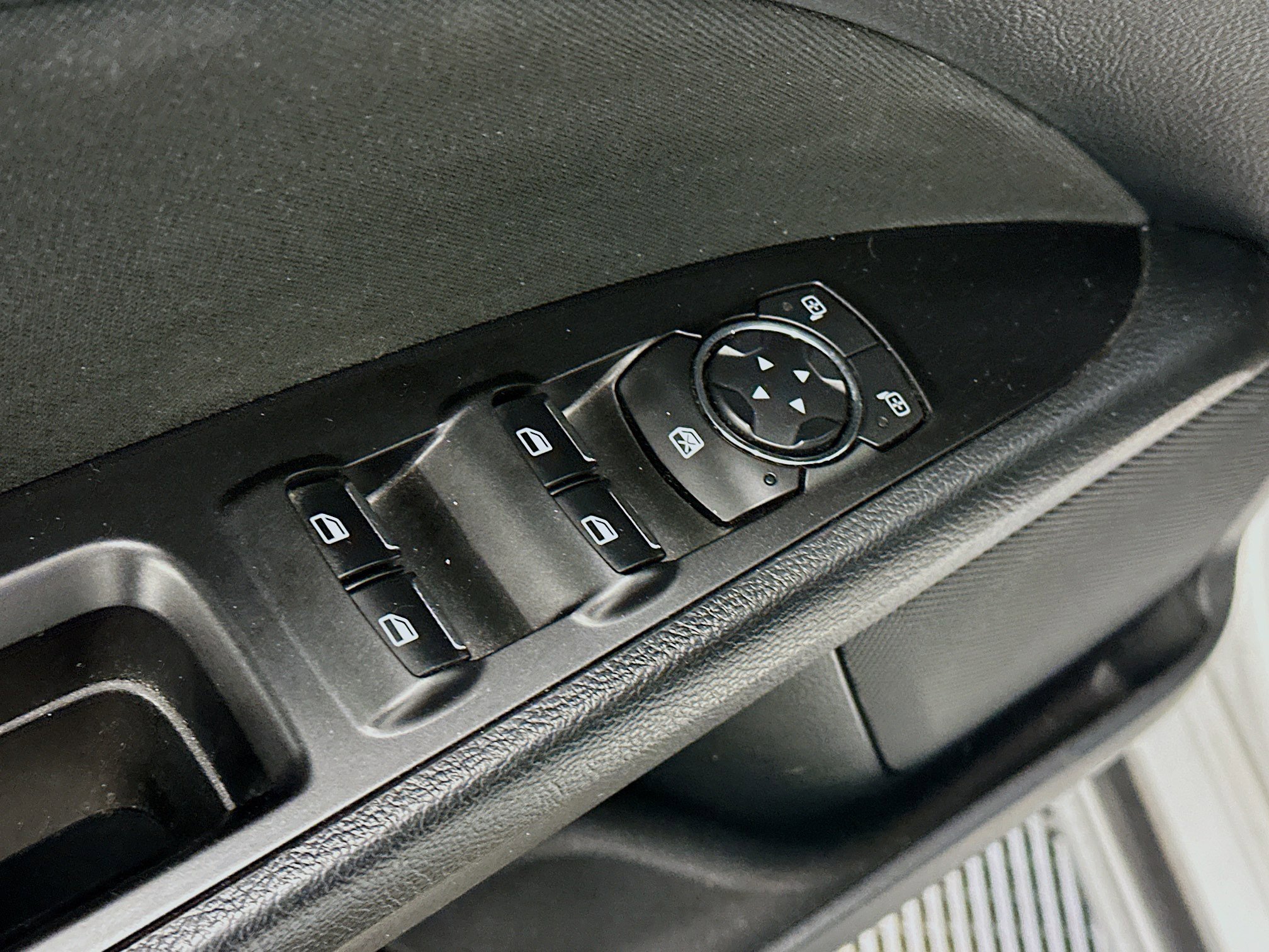 Used 2017 Ford Fusion SE image 15