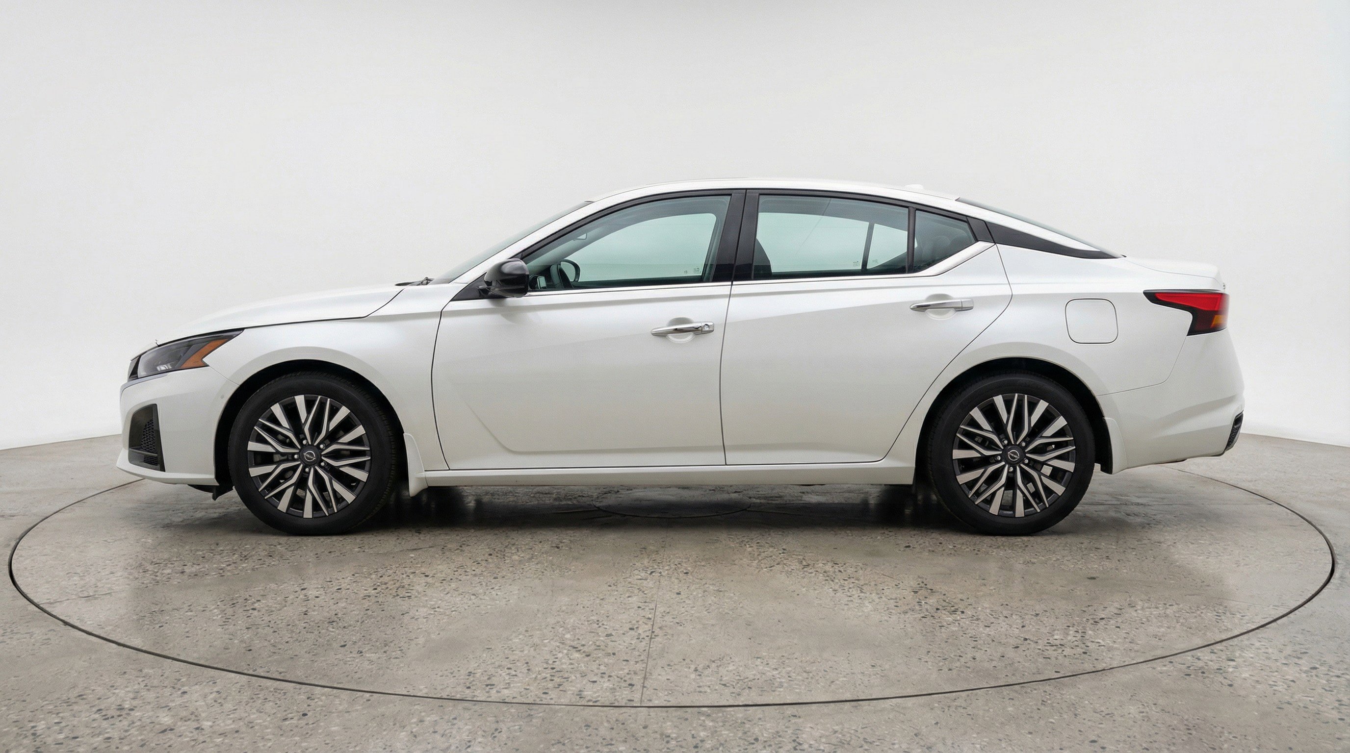 Used 2025 Nissan Altima 2.5 SV image 5