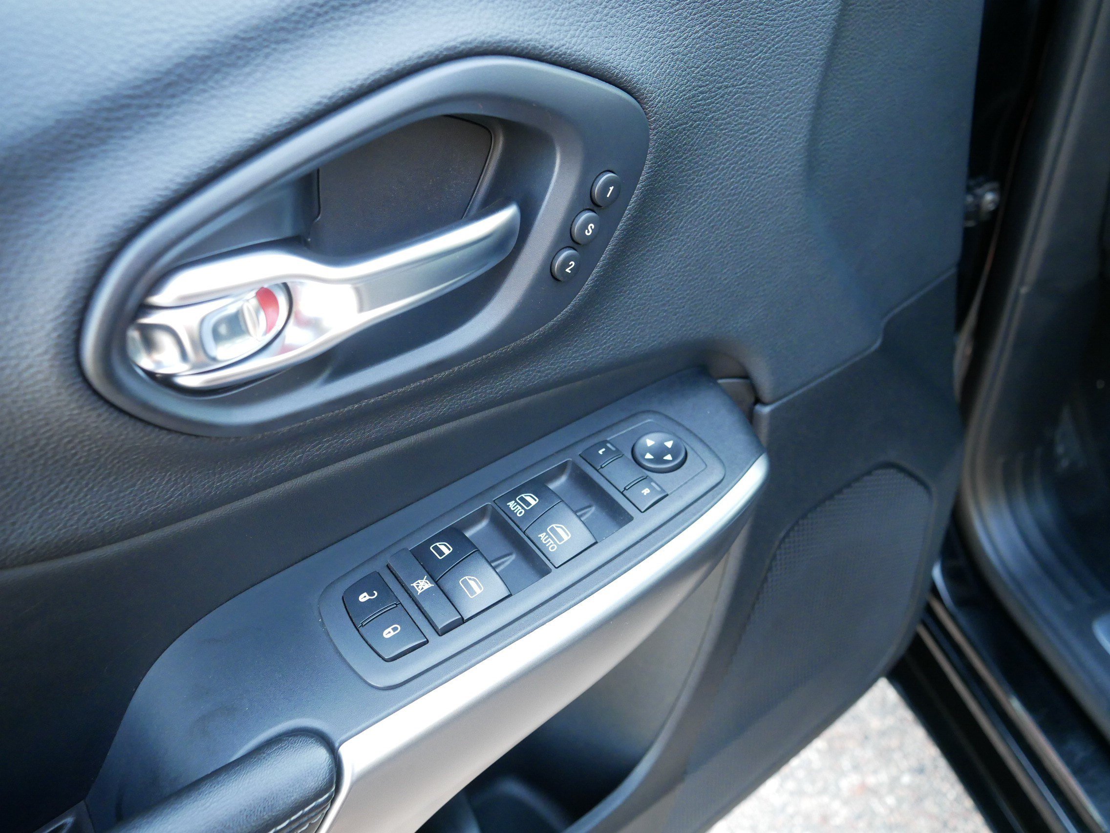 Used 2019 Jeep Cherokee High Altitude AWD/4WD image 19