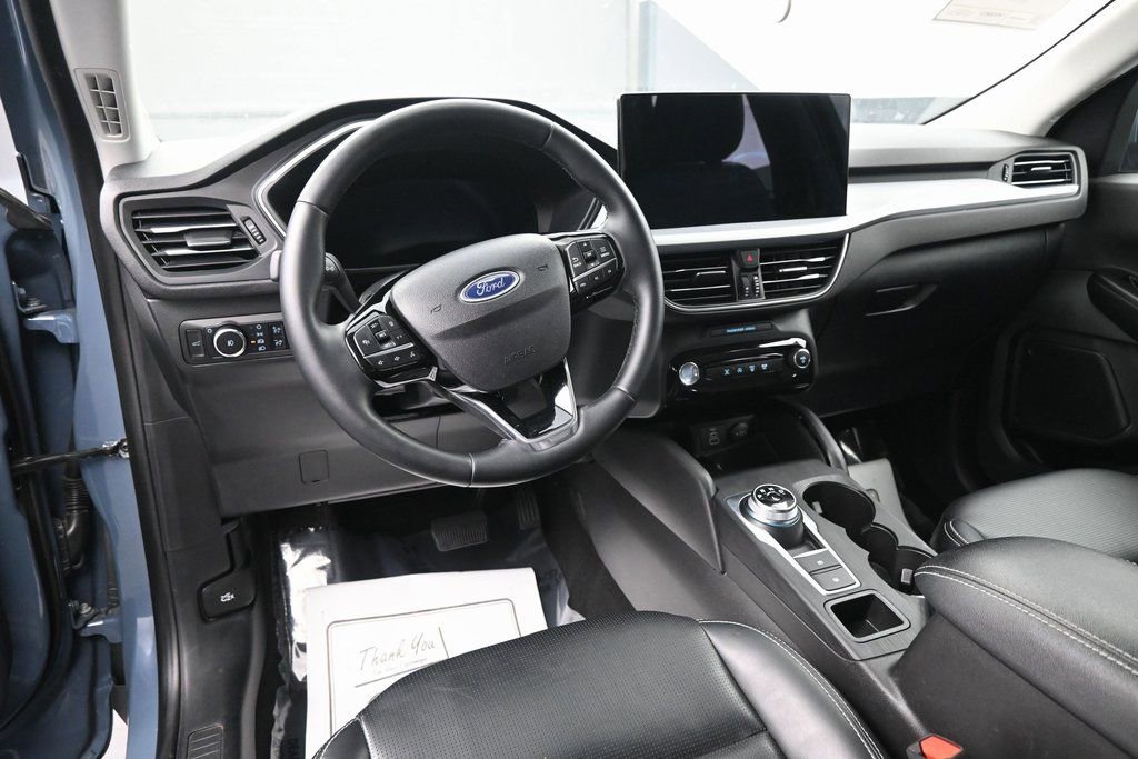 Used 2025 Ford Escape Platinum AWD/4WD image 25