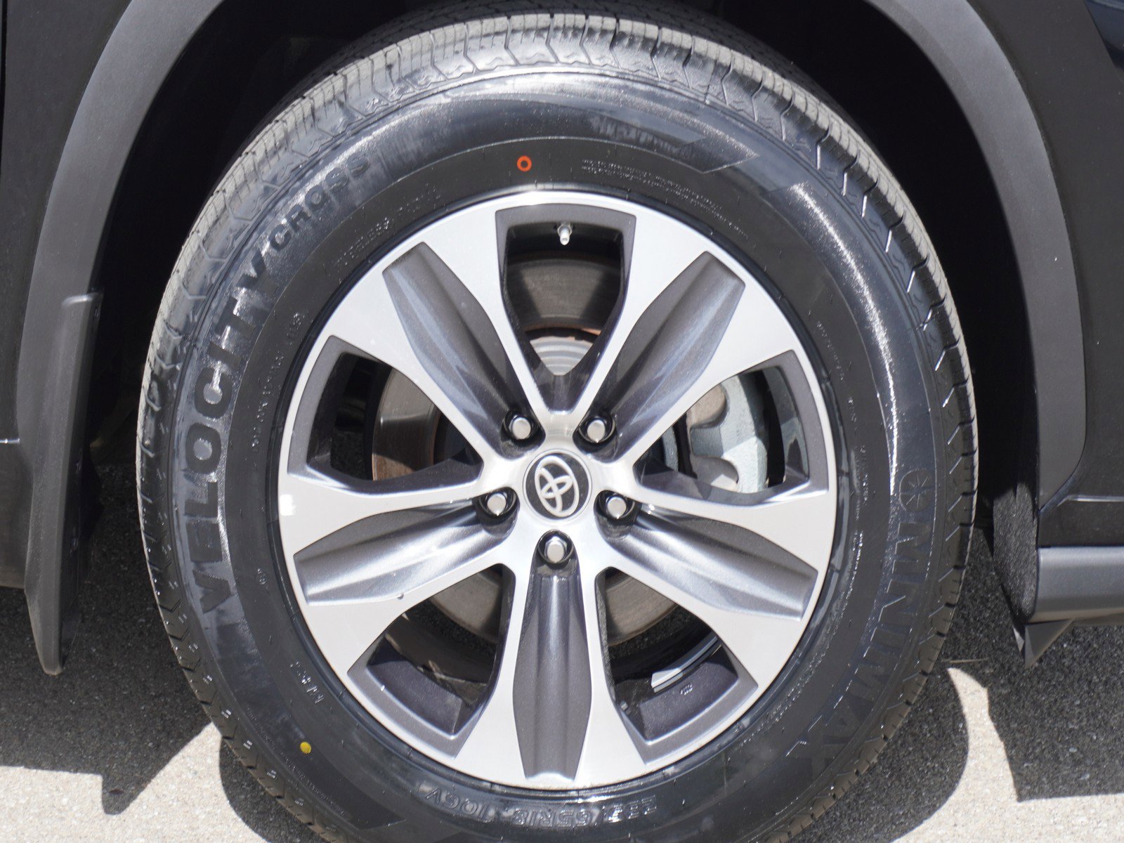 Used 2024 Toyota Highlander XLE image 5