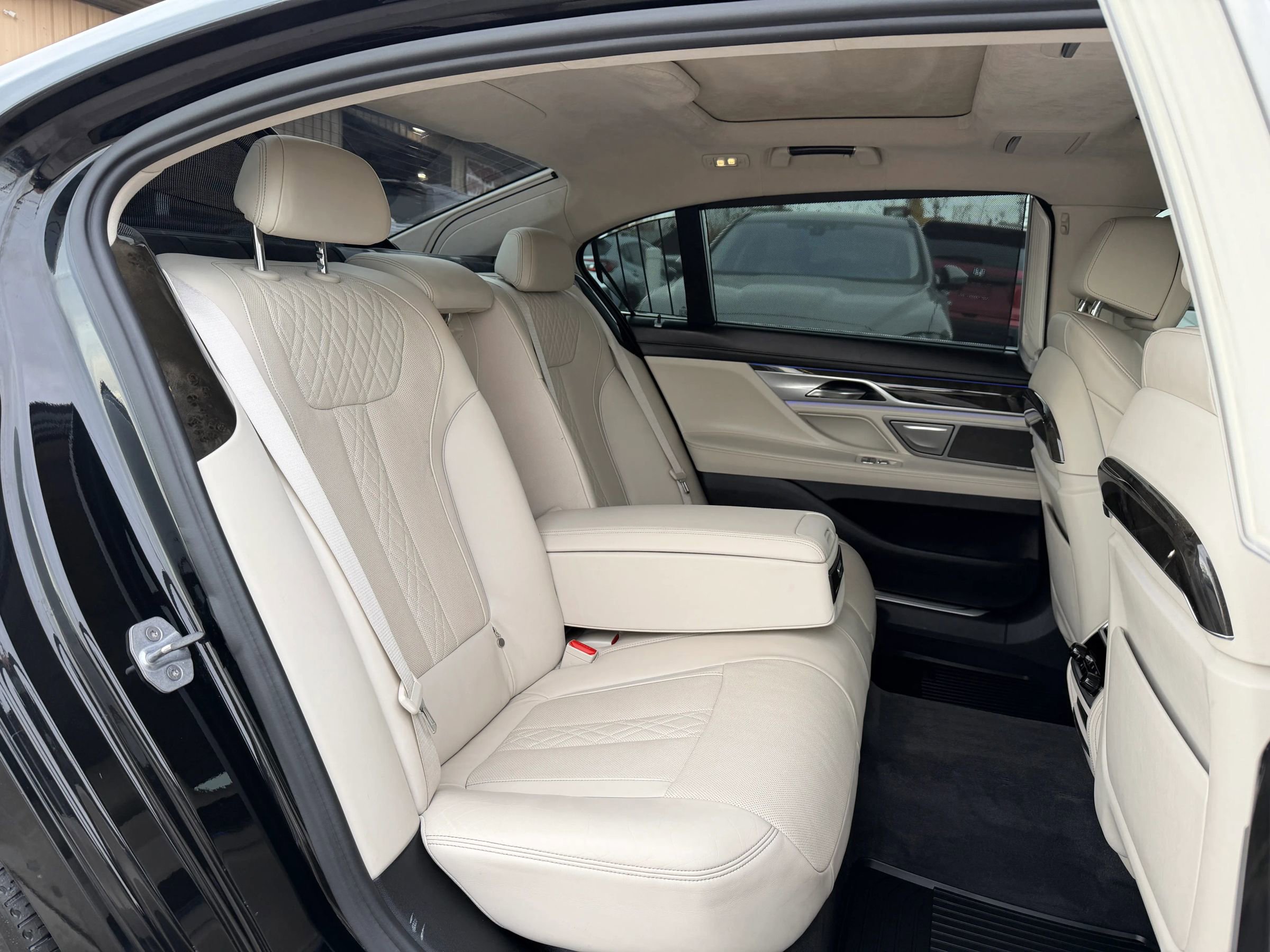 Used 2018 BMW 750i xDrive AWD/4WD image 15
