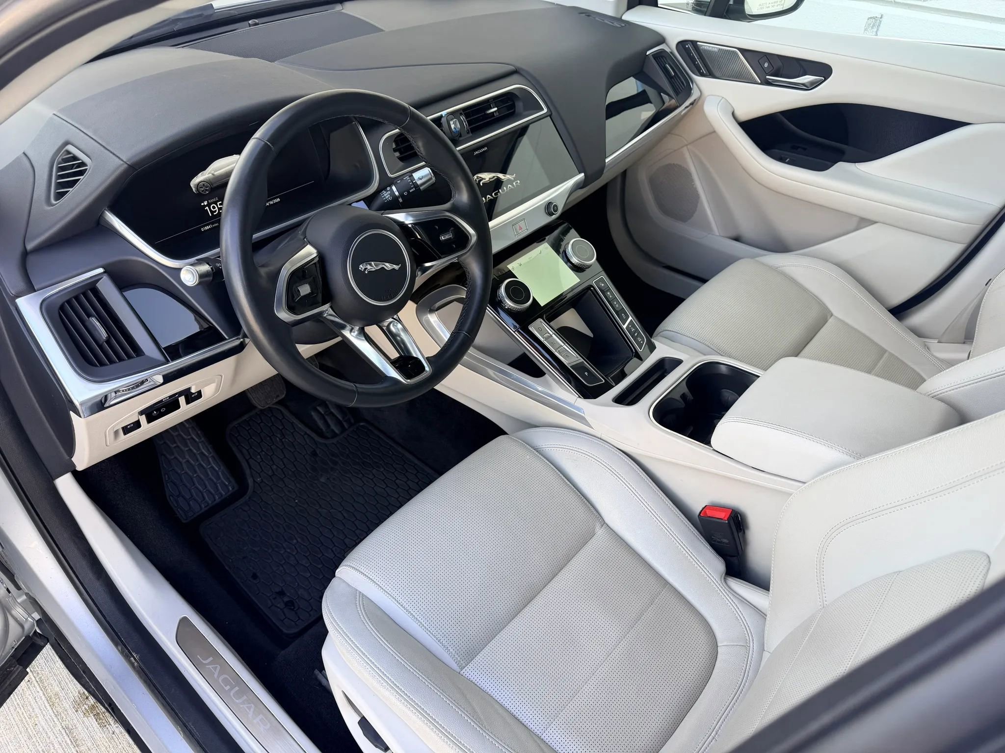 Used 2020 Jaguar I-PACE S image 11