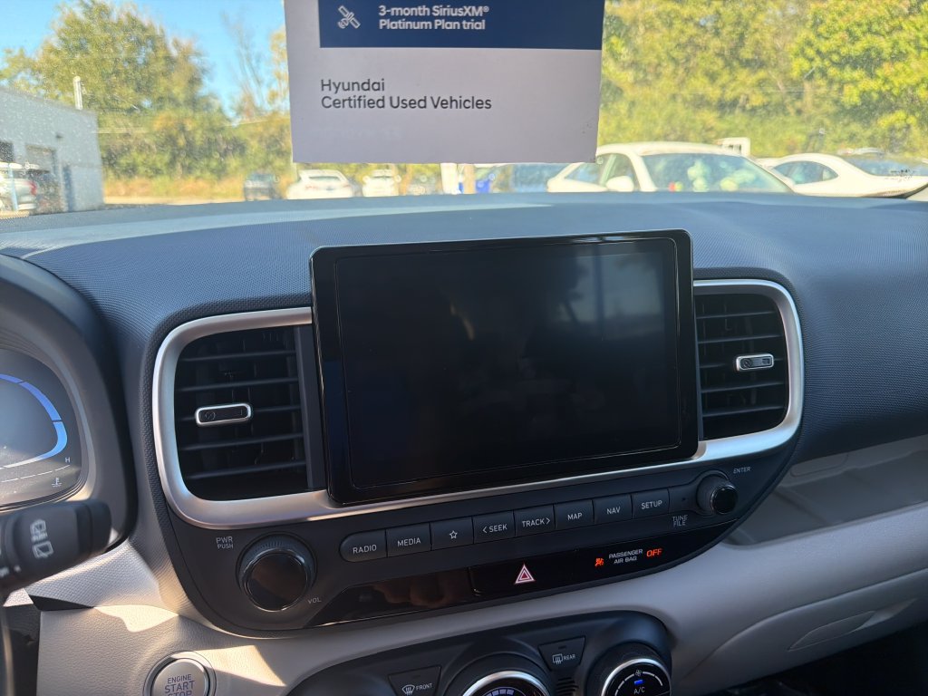 Used 2025 Hyundai Venue Limited FWD image 23