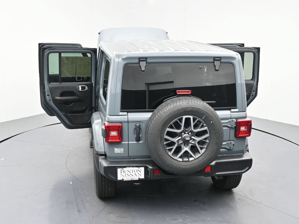Used 2024 Jeep Wrangler Unlimited Sahara w/ Technology Group AWD/4WD image 22