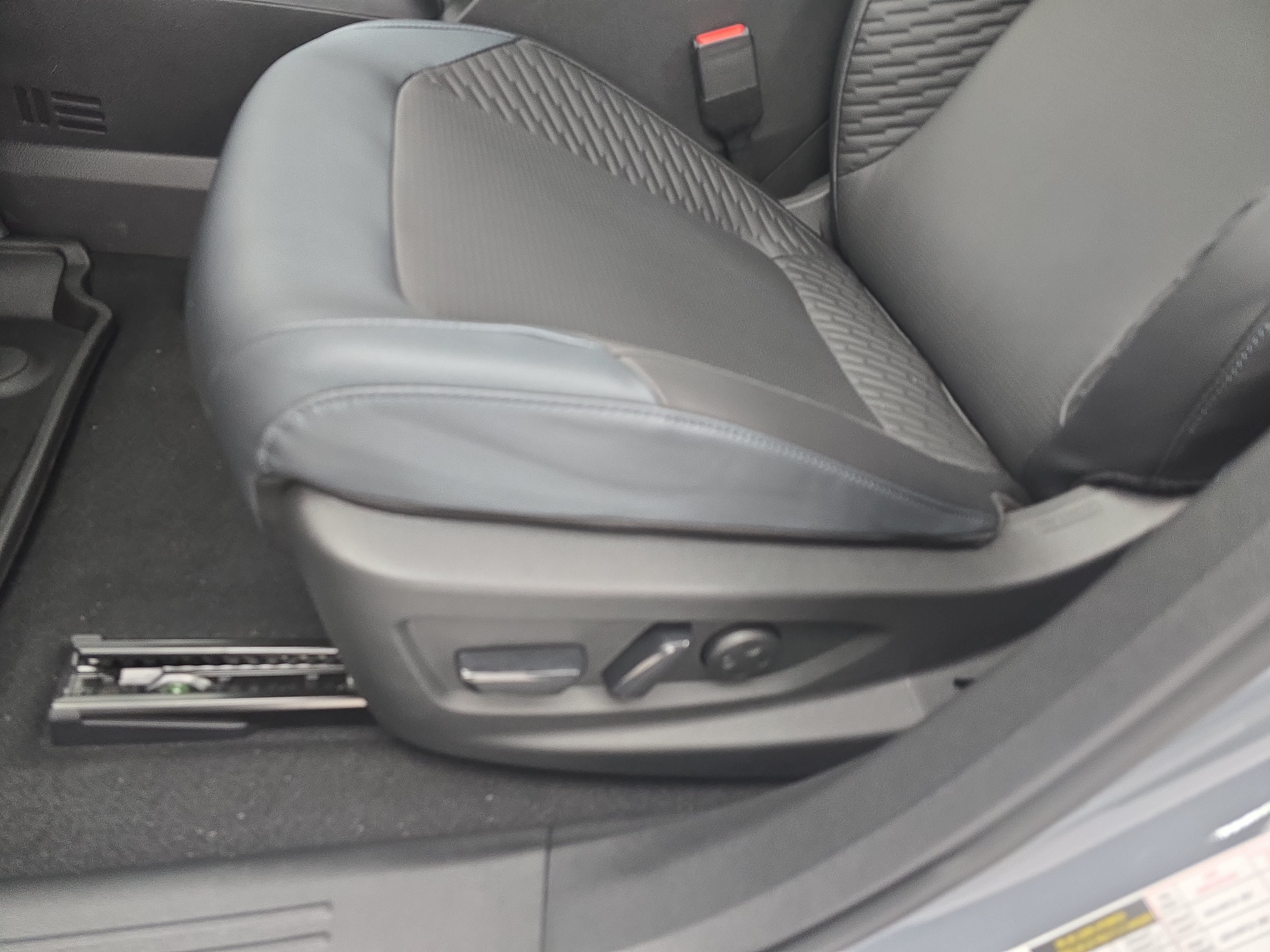 New 2026 Nissan Leaf Platinum+ FWD image 33