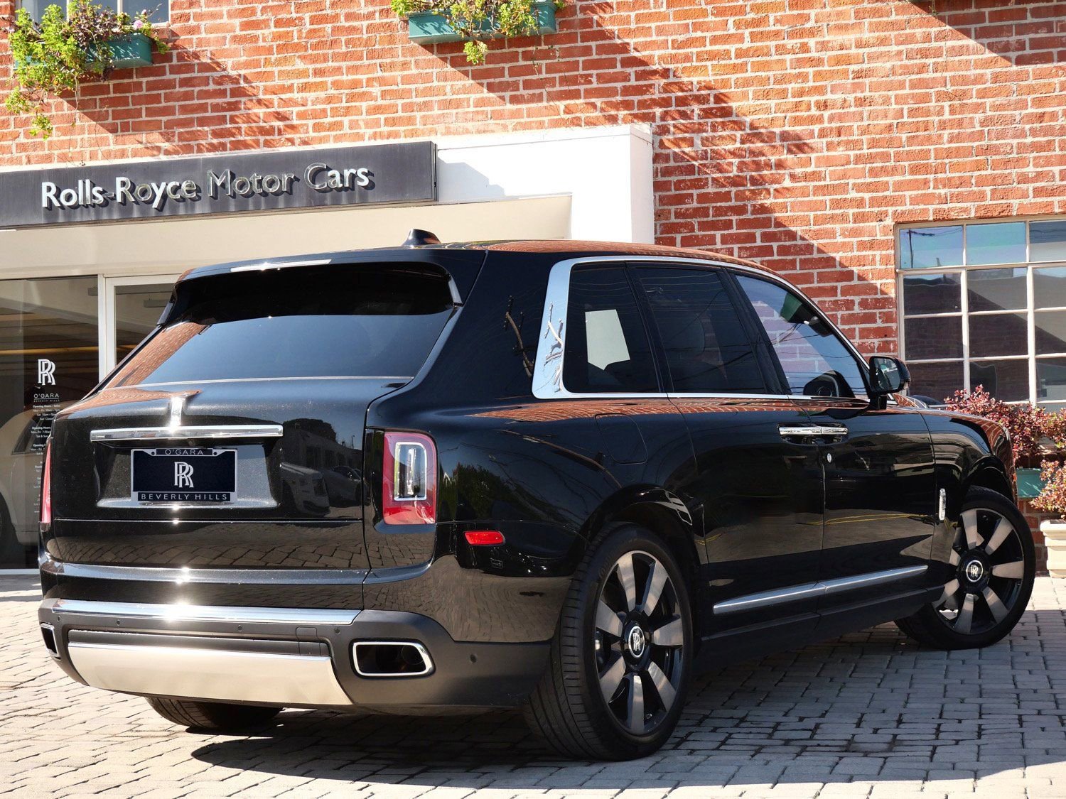 Certified 2023 Rolls-Royce Cullinan w/ Cullinan Package image 2