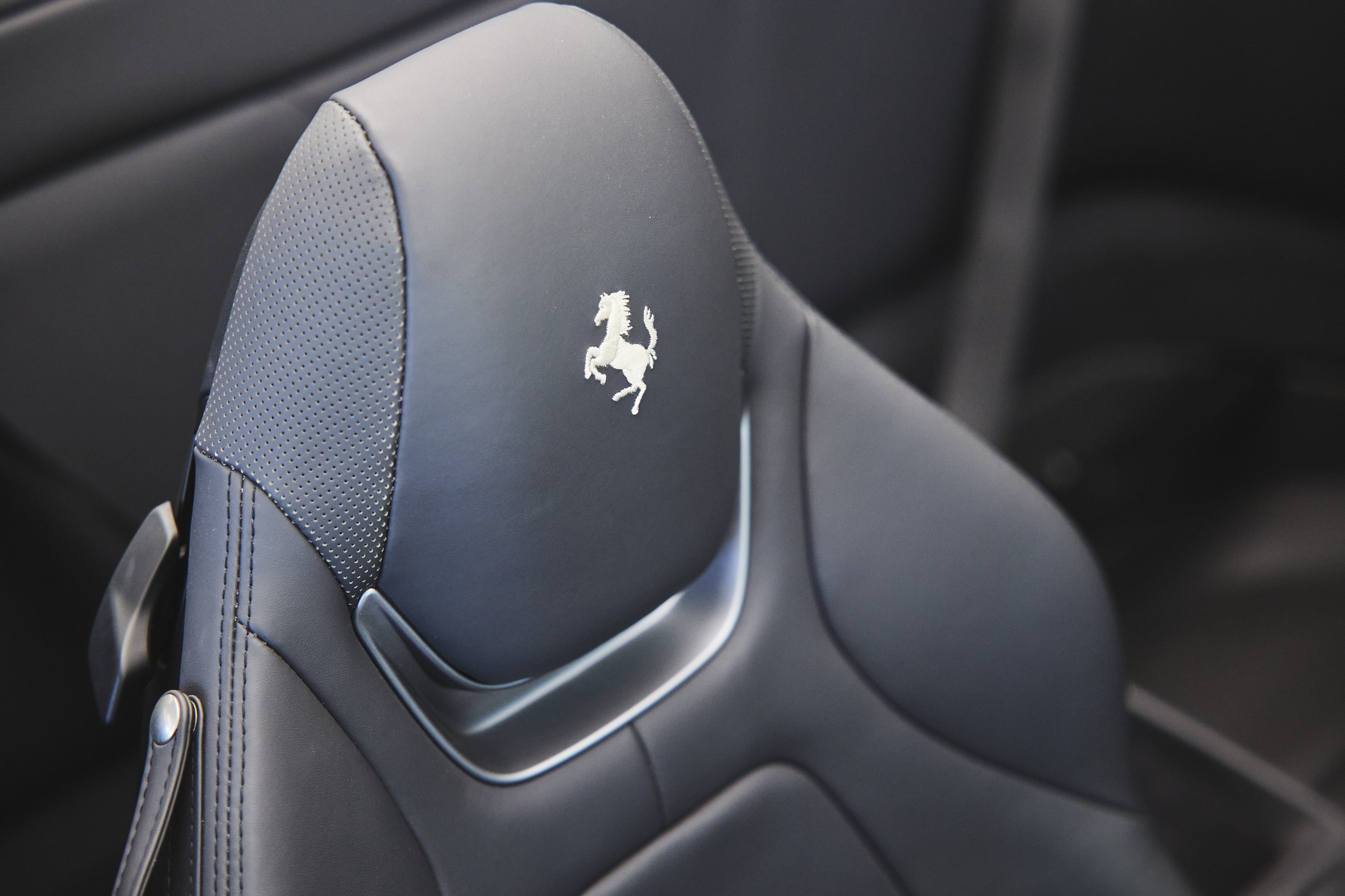 Used 2019 Ferrari Portofino RWD image 40
