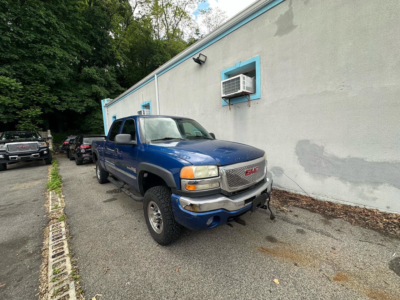 Used 2004 GMC Sierra 2500 SLE w/ Skid Plate Package image 4