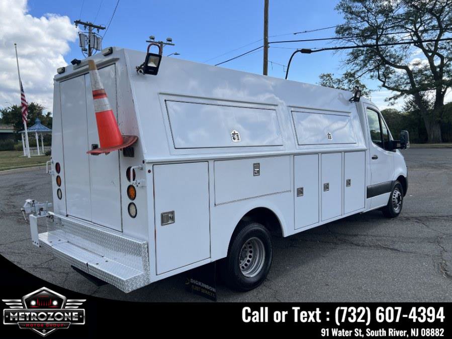 Used 2019 Freightliner Sprinter 3500 w/ Premium Package RWD image 5