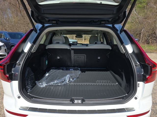 New 2026 Volvo XC60 T8 Ultra w/ Protection Package Premier image 17