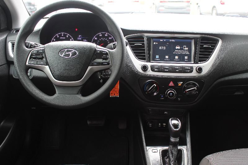 Used 2022 Hyundai Accent SEL image 12
