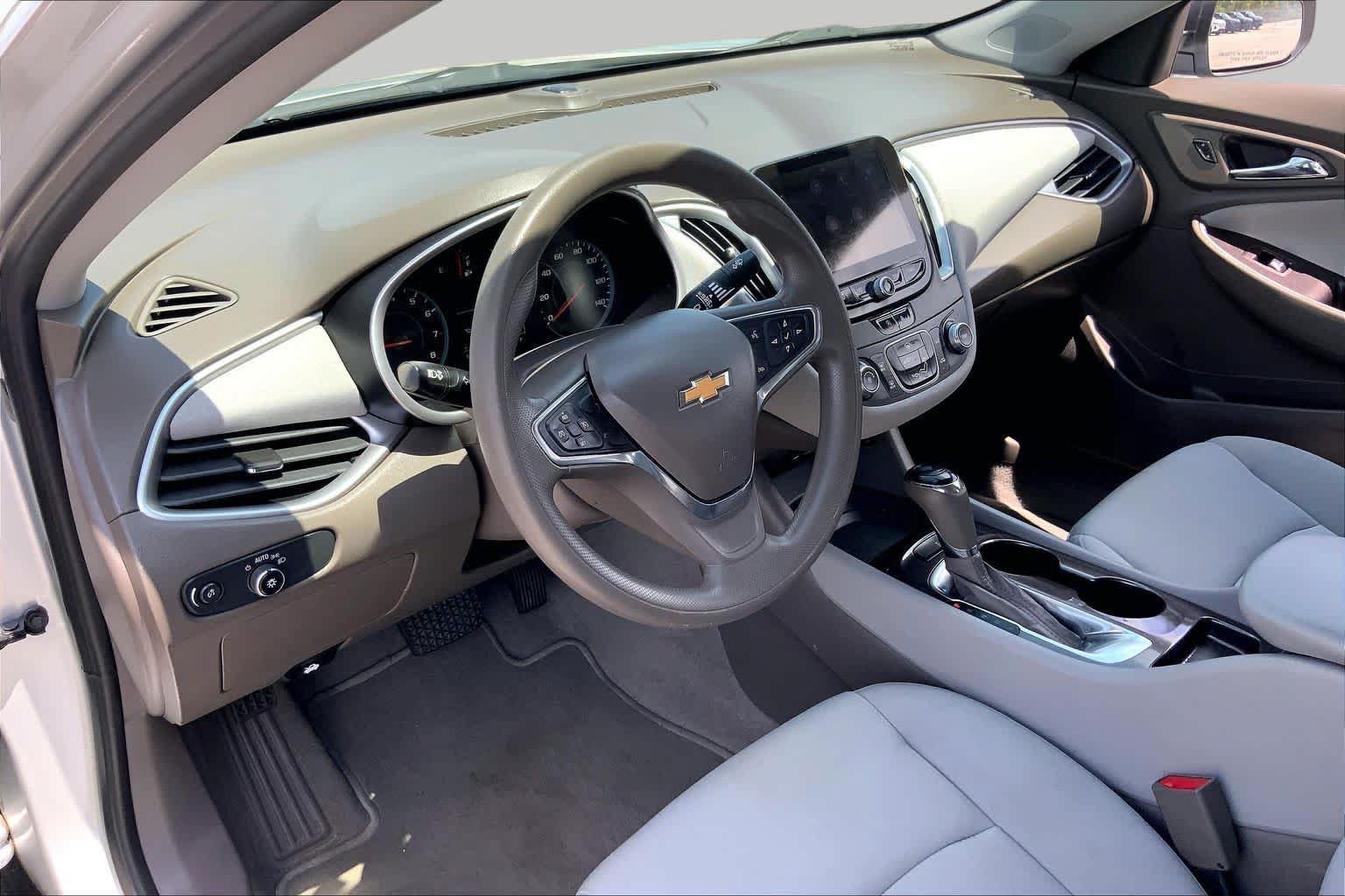 Used 2020 Chevrolet Malibu LS FWD image 17