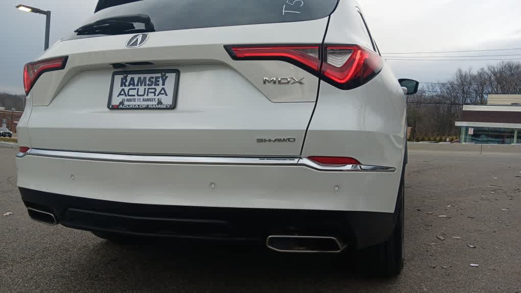 Used 2023 Acura MDX SH-AWD w/ Technology Package image 5