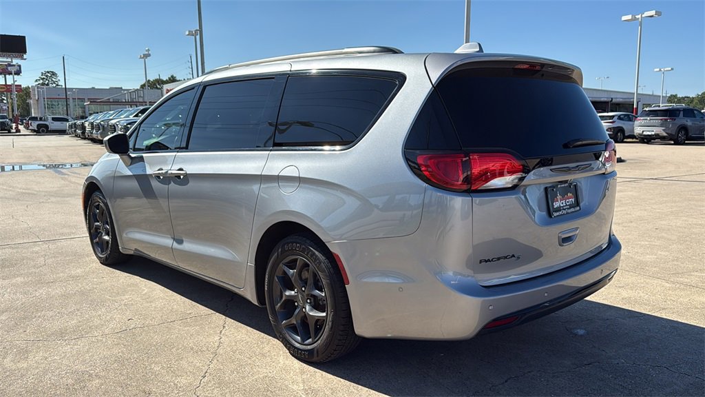 Used 2020 Chrysler Pacifica Touring-L Plus image 5