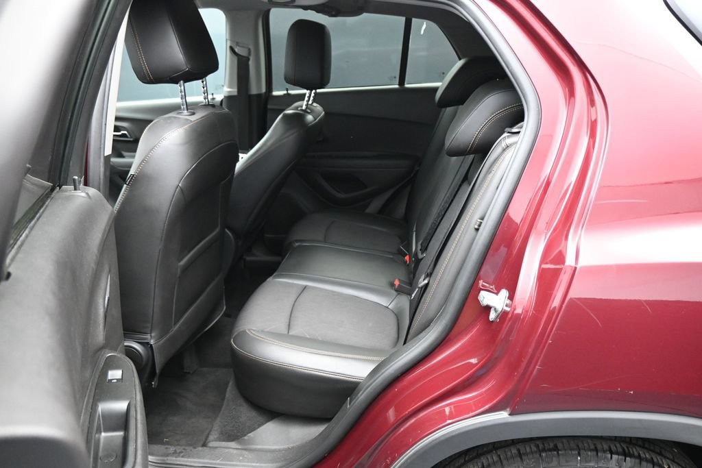 Used 2017 Chevrolet Trax LT w/ Sun & Sound Package FWD image 25