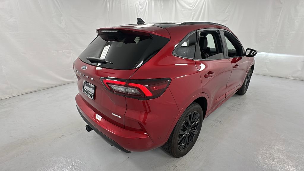 Used 2024 Ford Escape ST-Line Elite w/ Premium Technology Package image 3