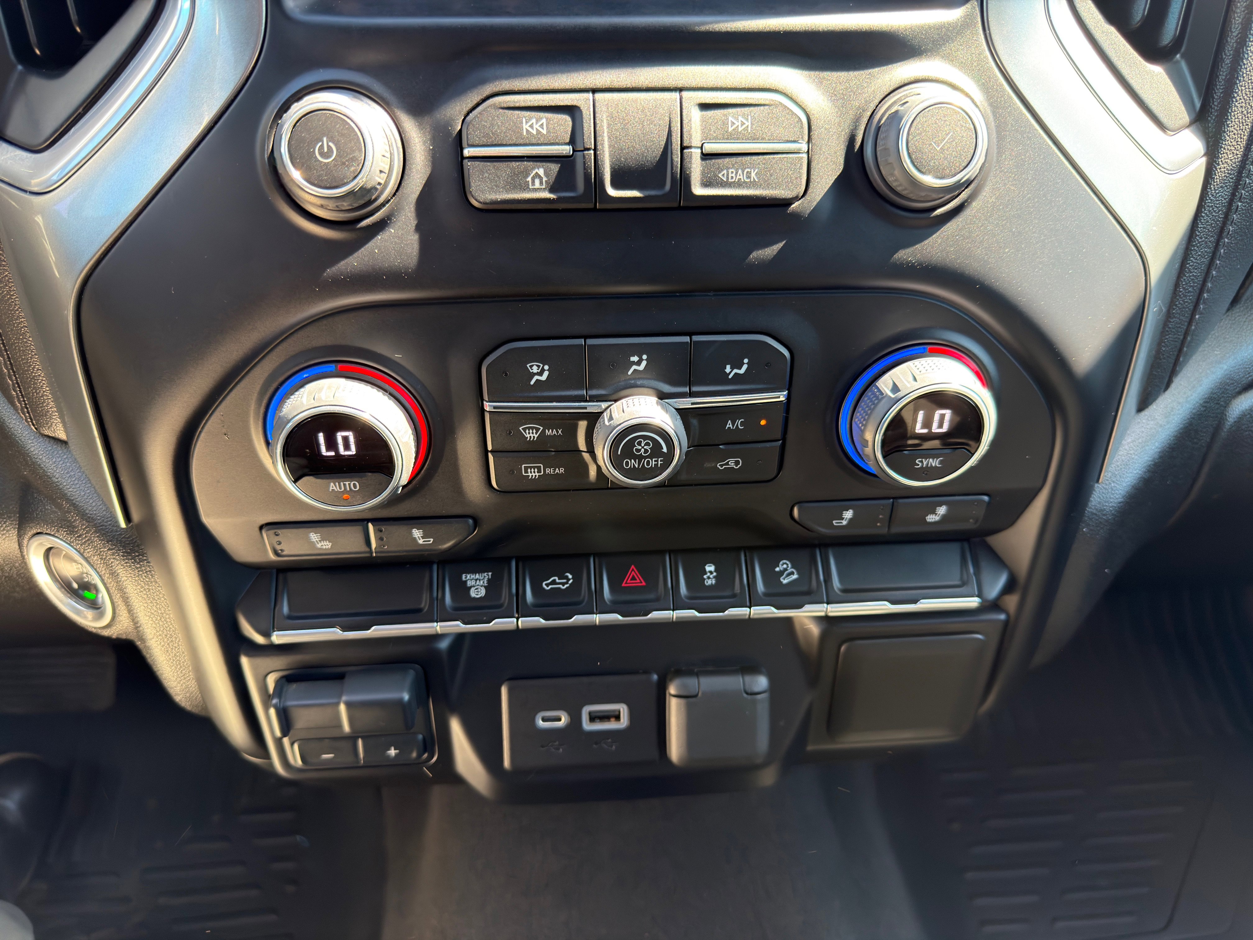 Used 2022 Chevrolet Silverado 2500 LT w/ Convenience Package image 34