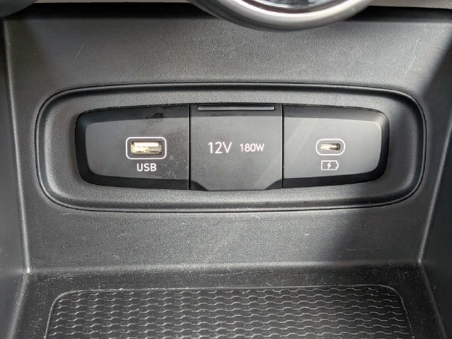 Used 2025 Hyundai Venue SEL FWD image 25
