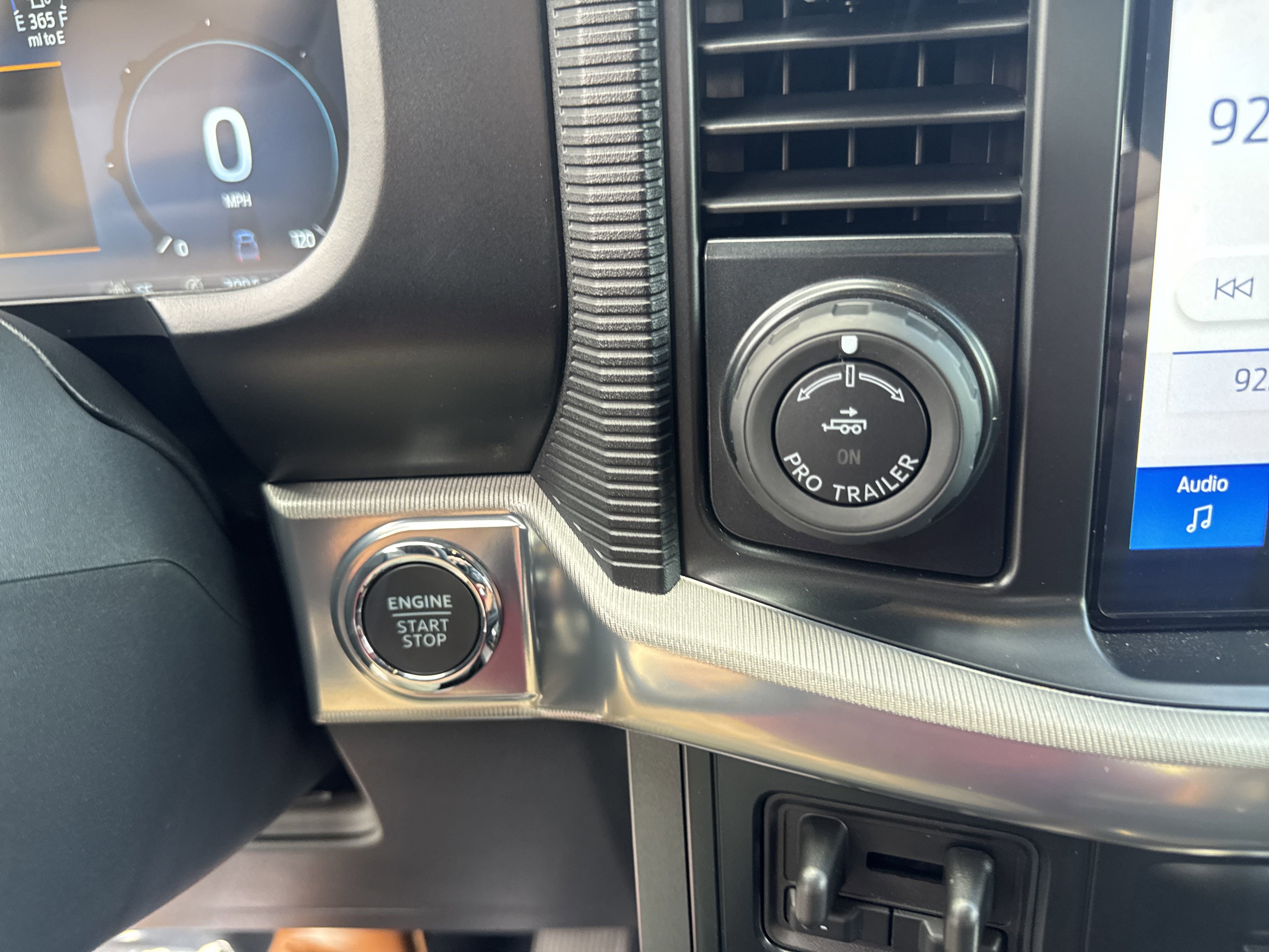 New 2025 Ford F150 Lariat w/ Equipment Group 502A High image 28