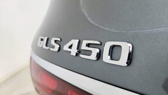Used 2025 Mercedes-Benz GLS 450 4MATIC image 17