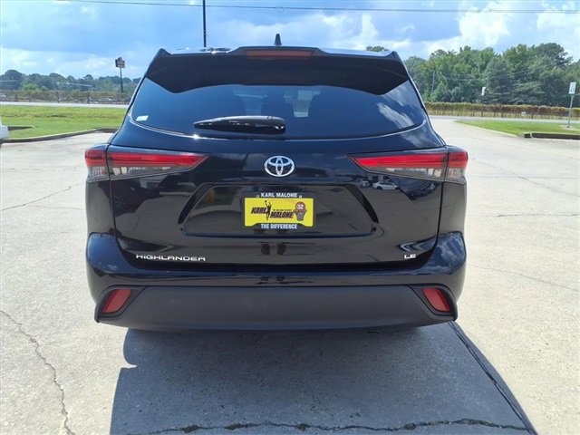 Used 2023 Toyota Highlander LE image 3