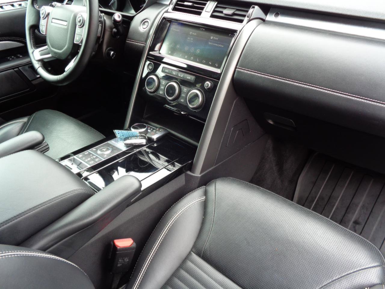 Used 2017 Land Rover Discovery First Edition image 33