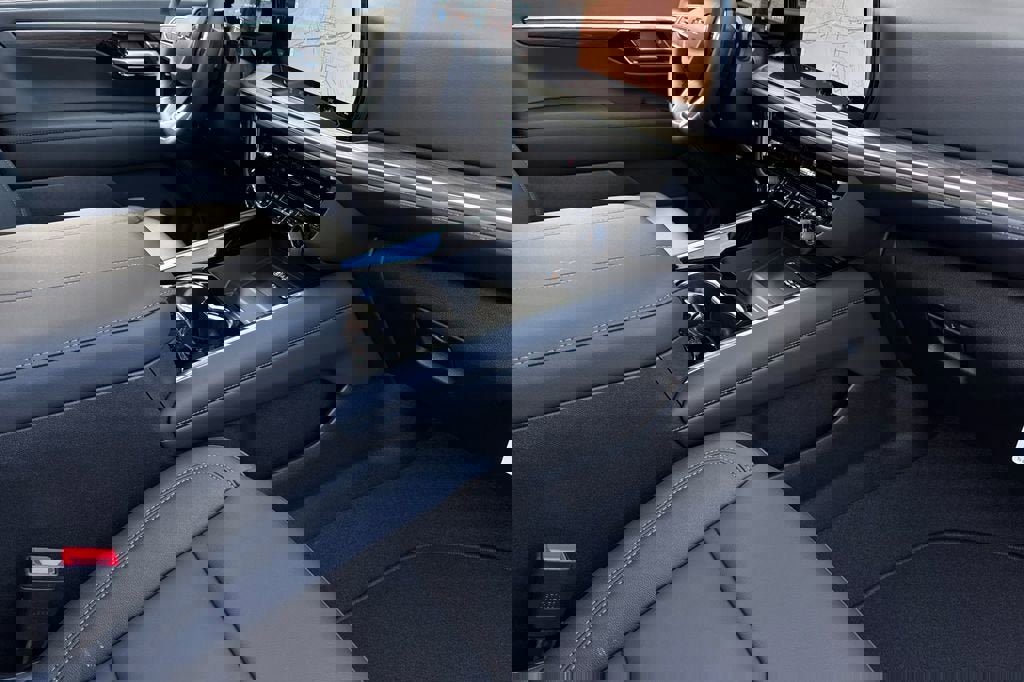 New 2026 Chevrolet Suburban Z71 w/ Comfort Package image 16