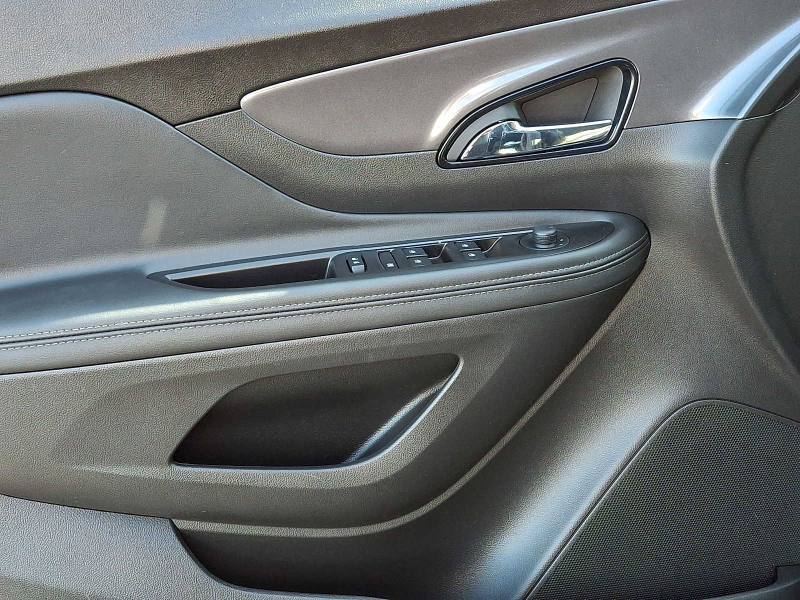 Certified 2022 Buick Encore Preferred w/ Safety Package image 12