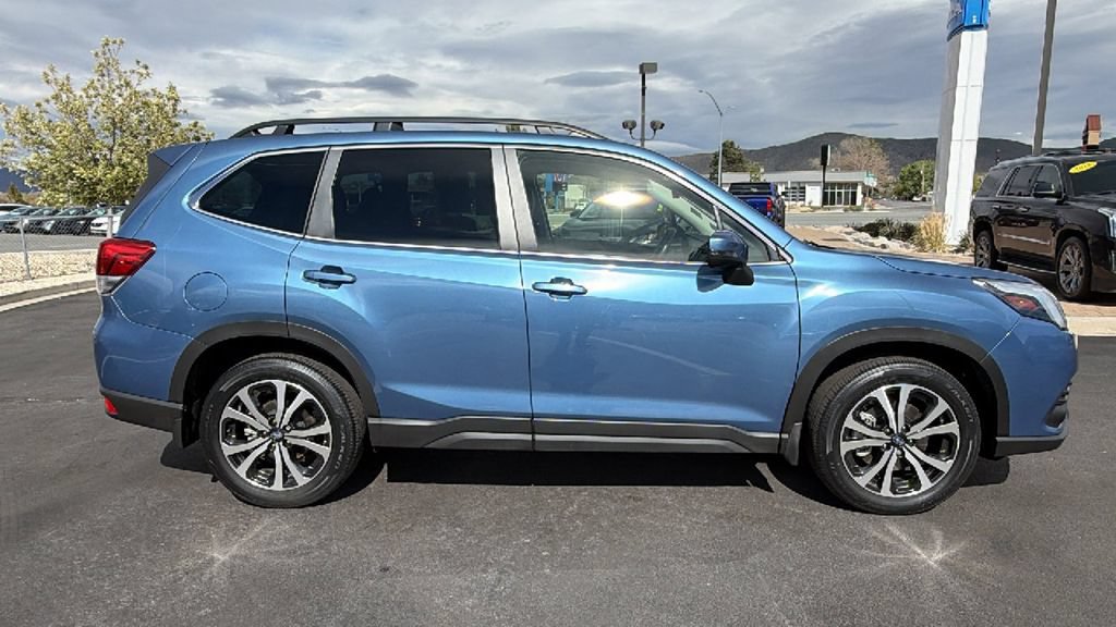 Used 2023 Subaru Forester Limited AWD/4WD image 2
