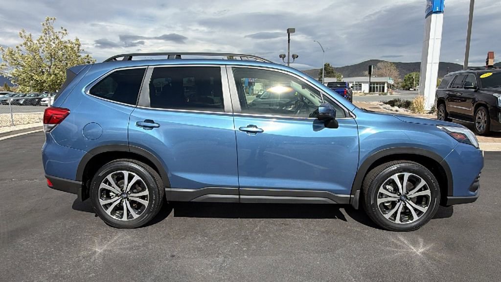 Used 2023 Subaru Forester Limited AWD/4WD image 2