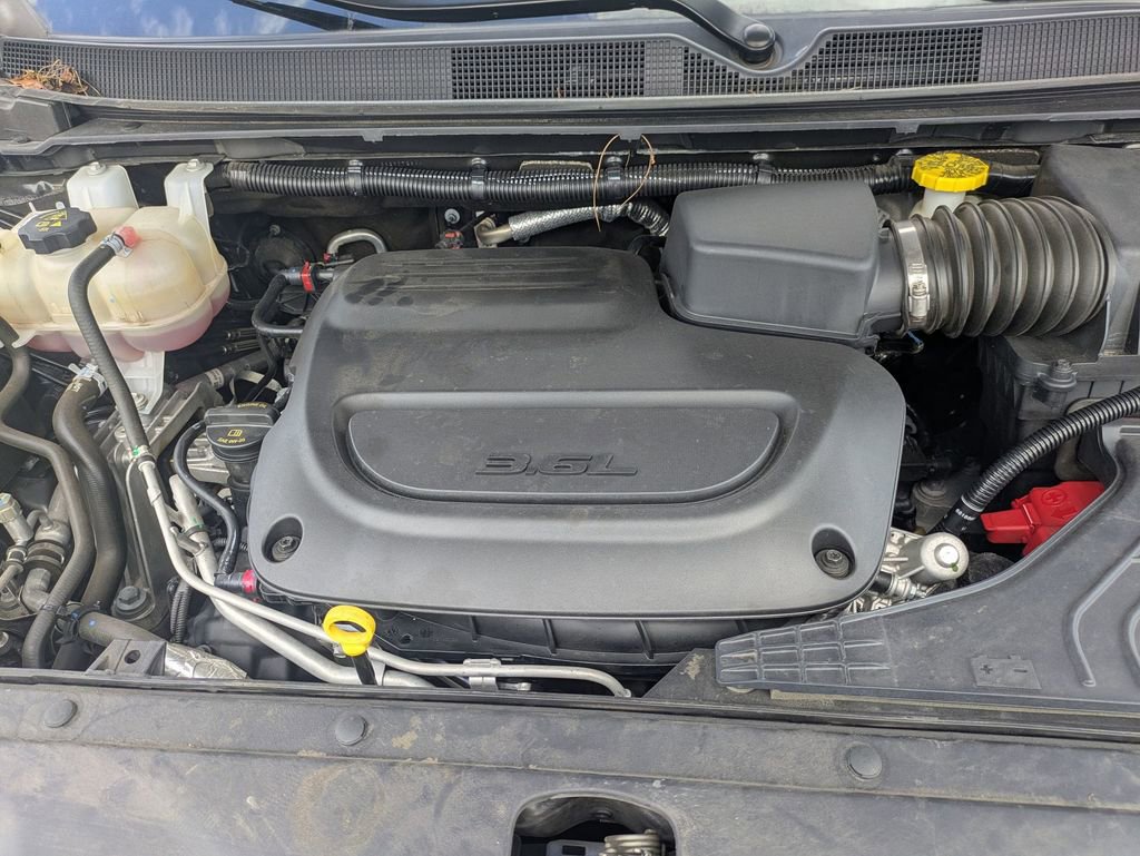 Used 2023 Chrysler Pacifica Touring-L image 32