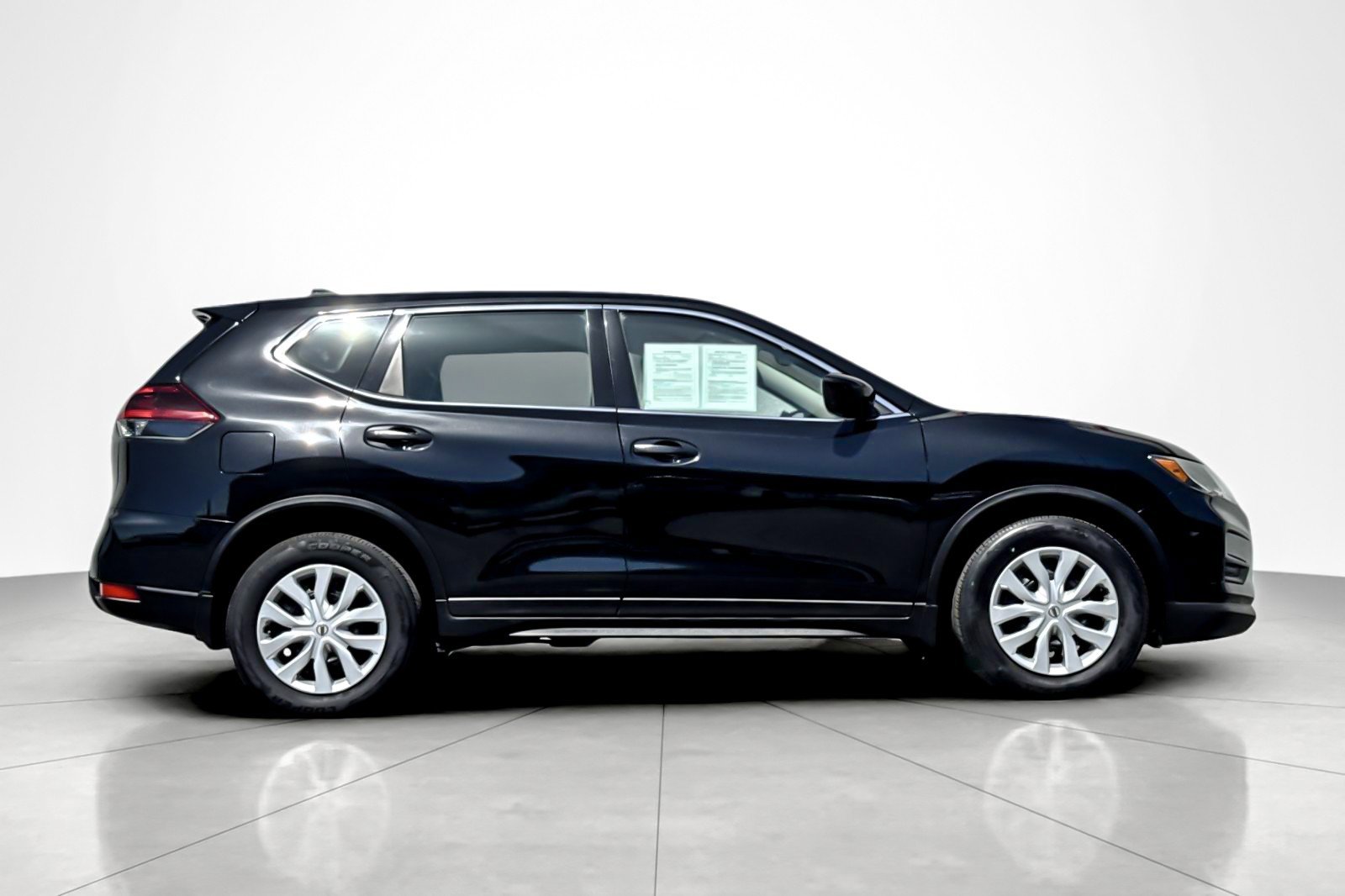 Used 2018 Nissan Rogue S image 6