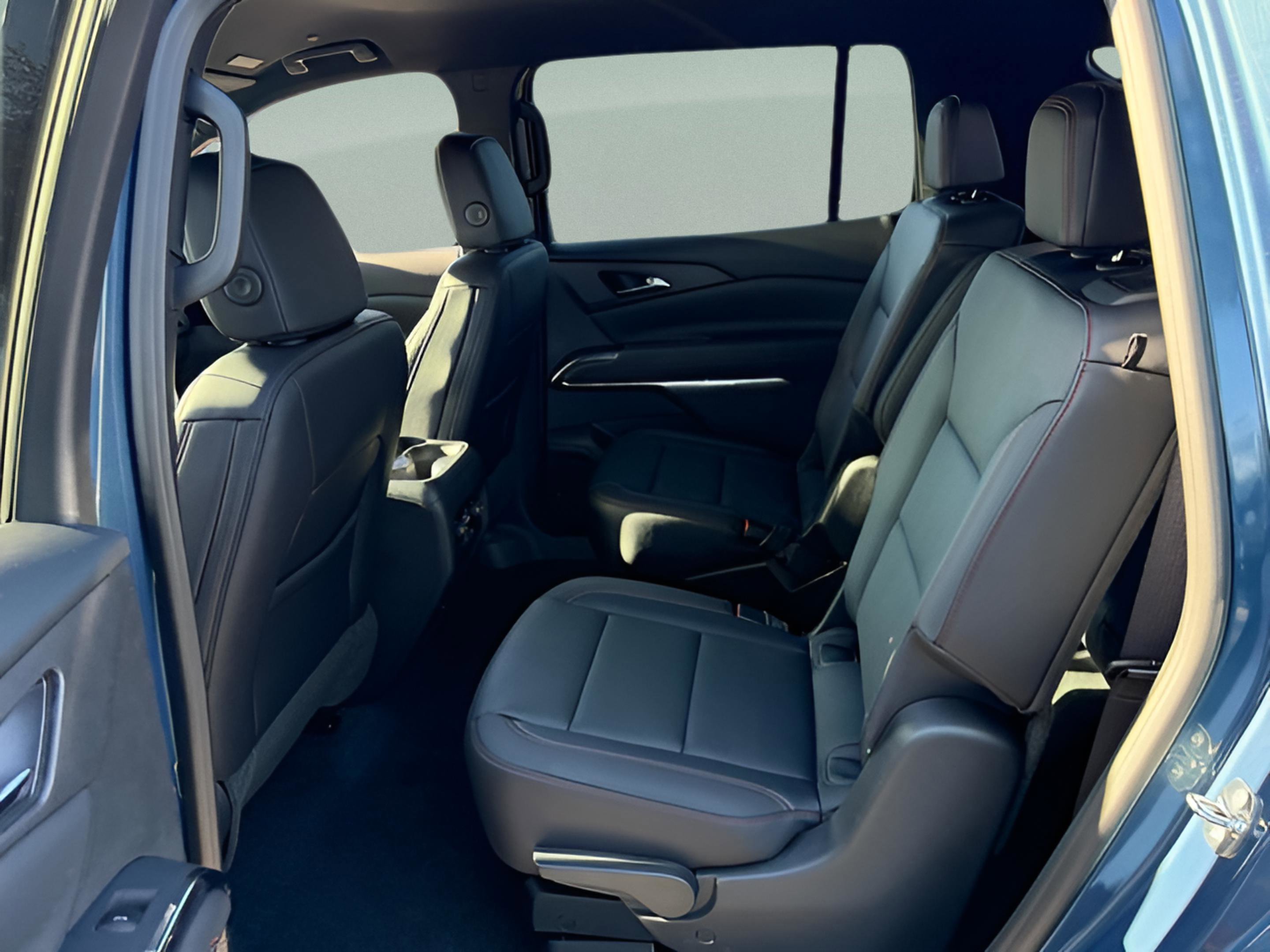 New 2026 Chevrolet Traverse Z71 w/ Driver Confidence Package image 7