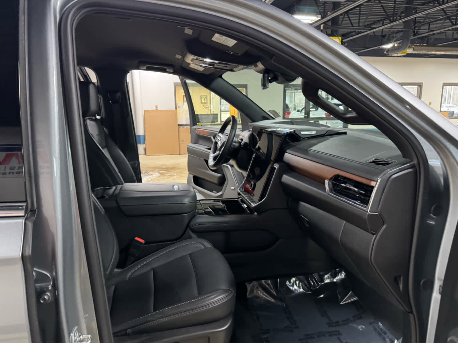 Certified 2025 GMC Yukon Denali image 35