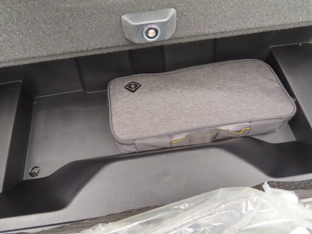 Used 2024 Rivian R1S Adventure AWD/4WD image 44