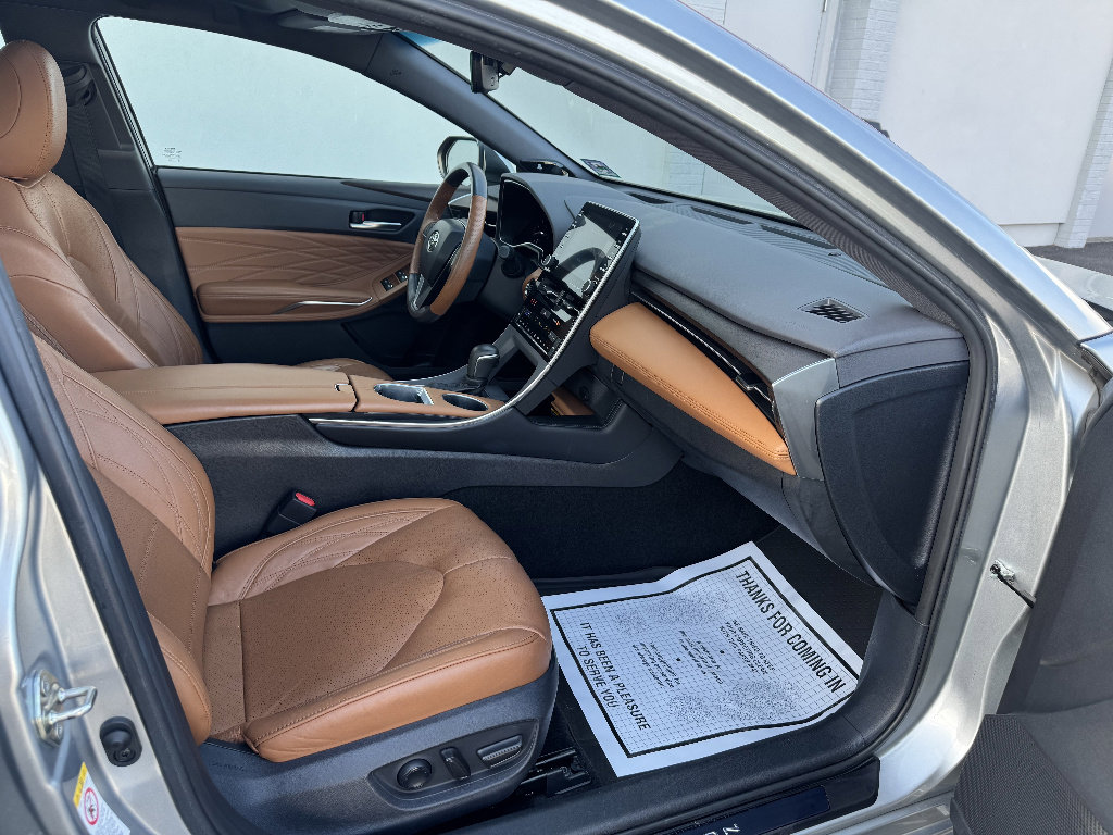 Used 2019 Toyota Avalon Limited FWD image 12