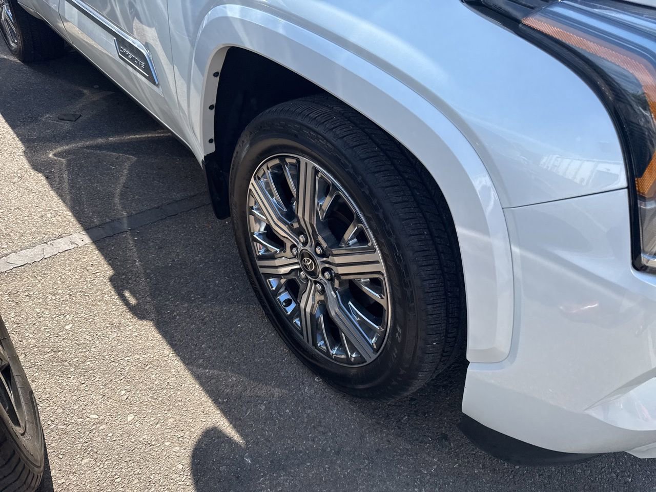 Used 2025 Toyota Sequoia Capstone AWD/4WD image 9