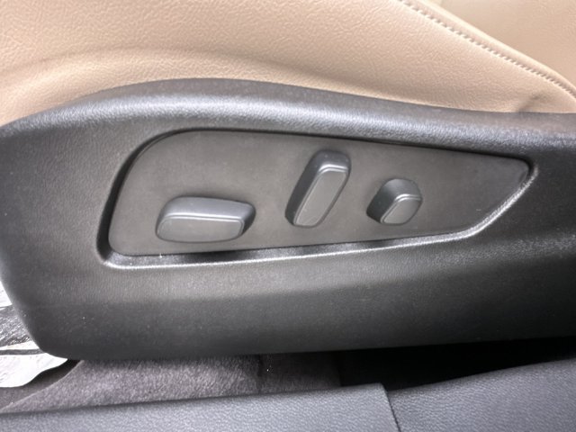 Certified 2024 Cadillac XT4 Luxury w/ Cold Weather Package FWD image 20