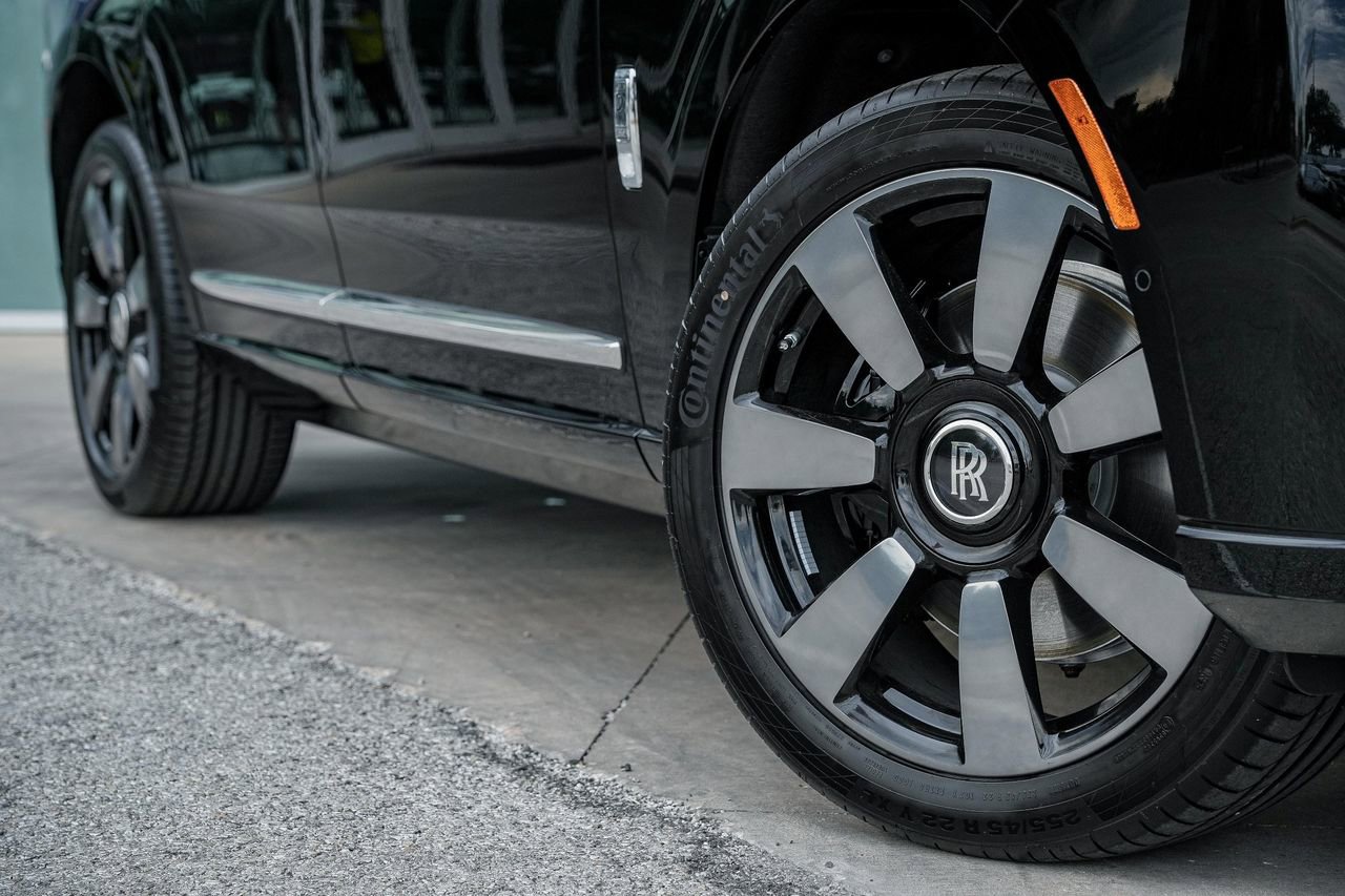 New 2026 Rolls-Royce Cullinan image 2