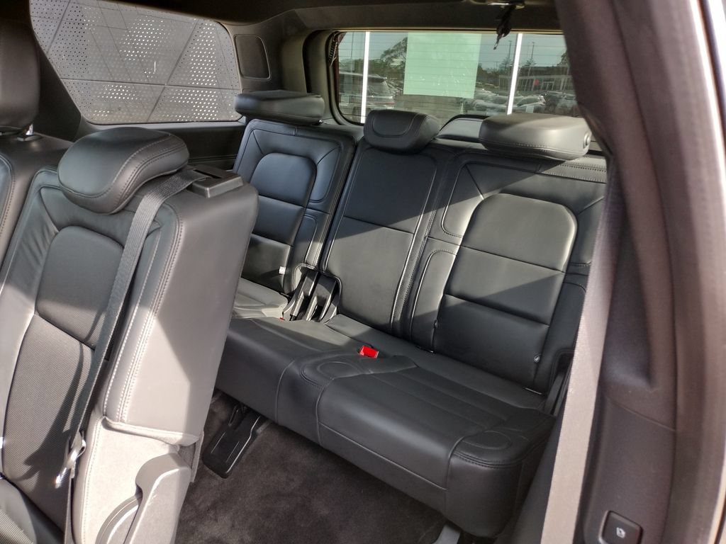 Used 2022 Lincoln Navigator Reserve AWD/4WD image 7