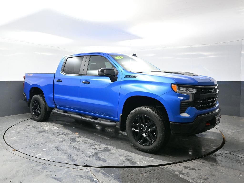 Used 2025 Chevrolet Silverado 1500 LT Trail Boss w/ LPO, Dark Essentials Package image 6