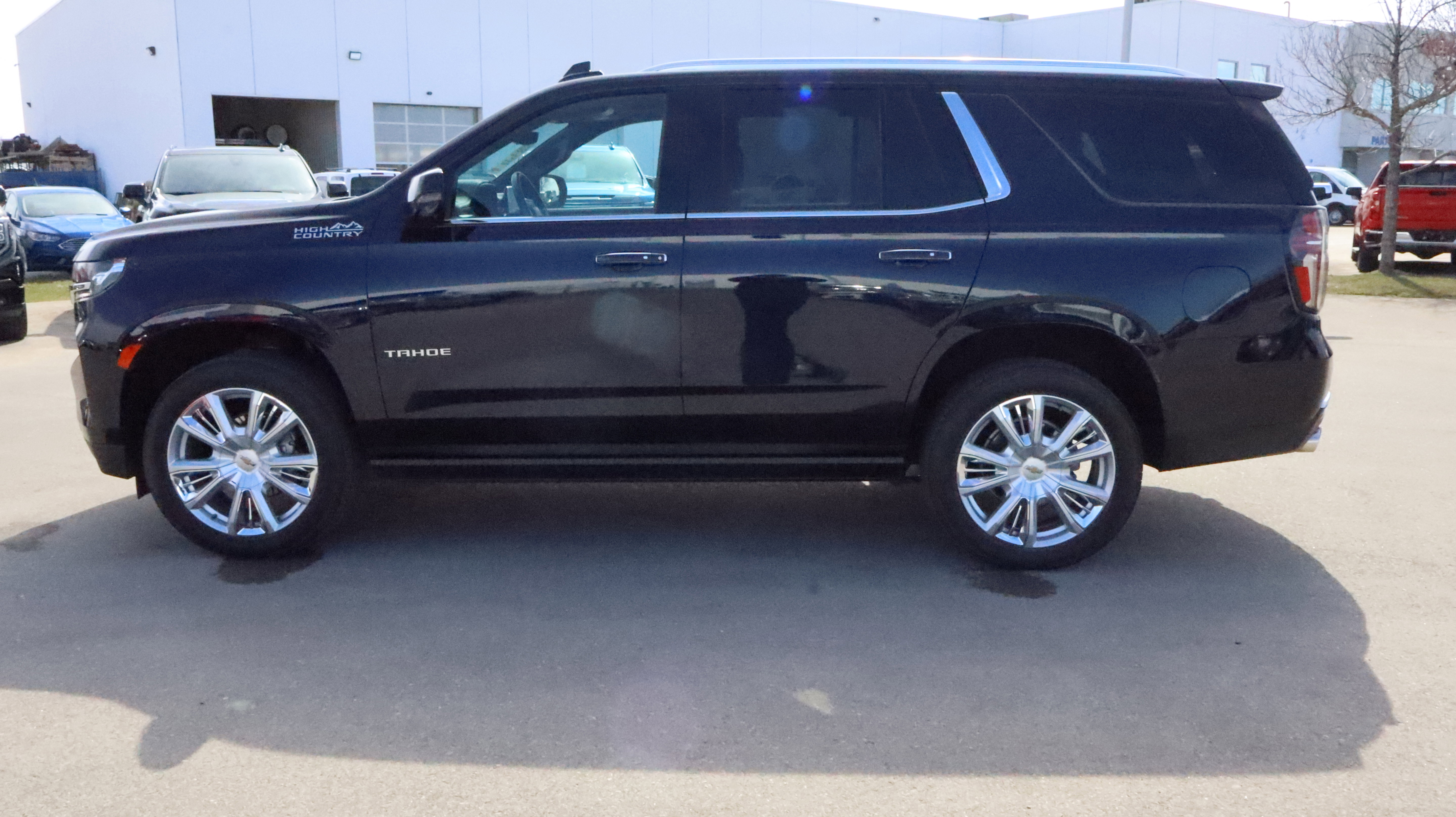 Used 2024 Chevrolet Tahoe High Country AWD/4WD image 4