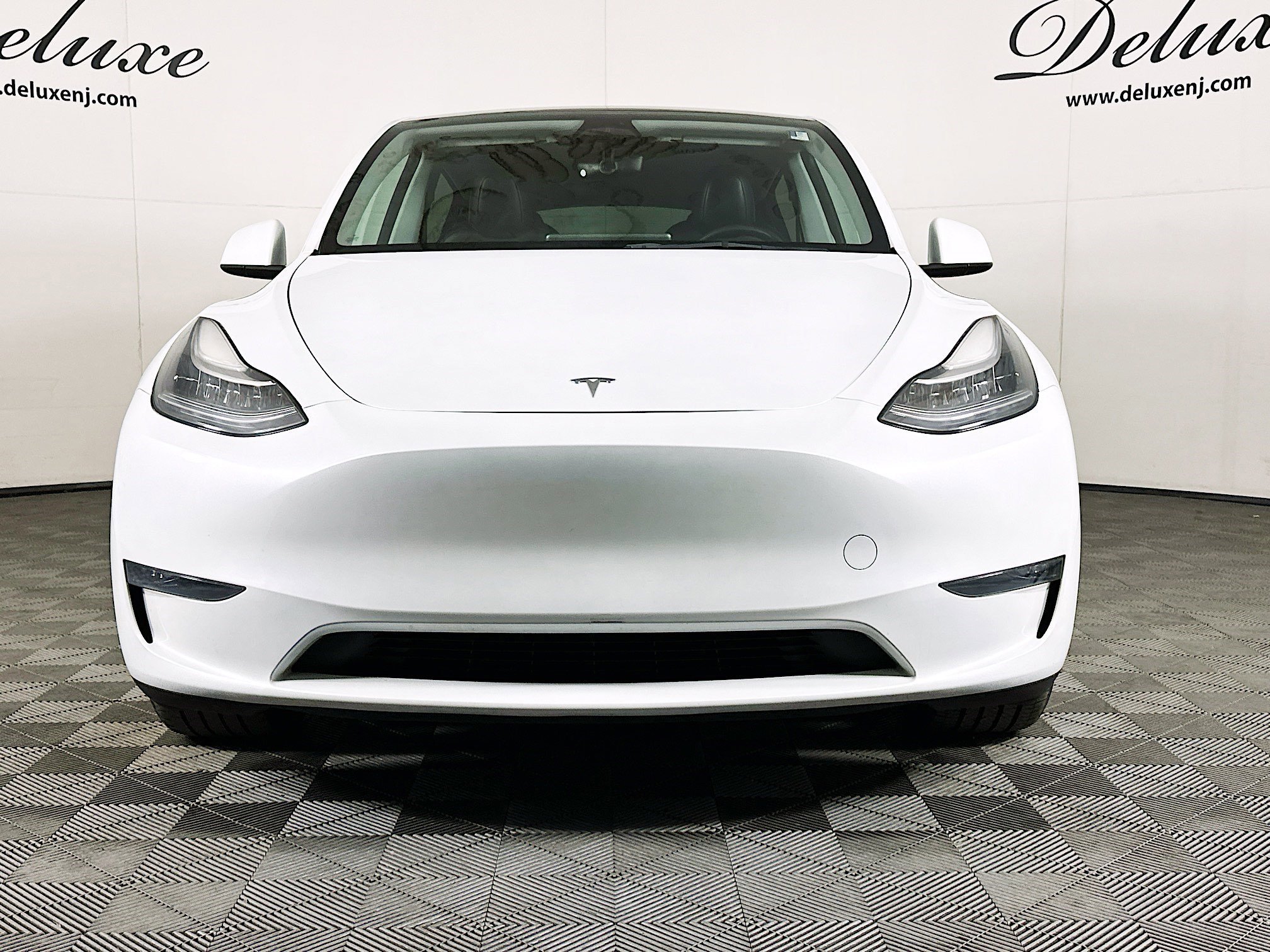 Used 2023 Tesla Model Y Long Range AWD/4WD image 2