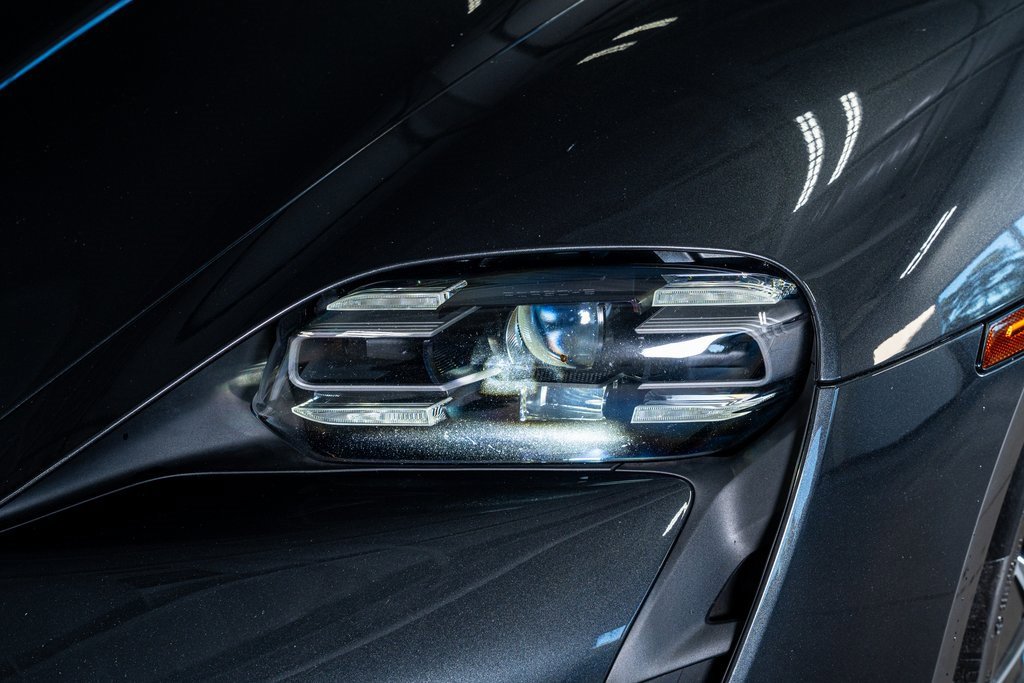 Used 2021 Porsche Taycan image 14