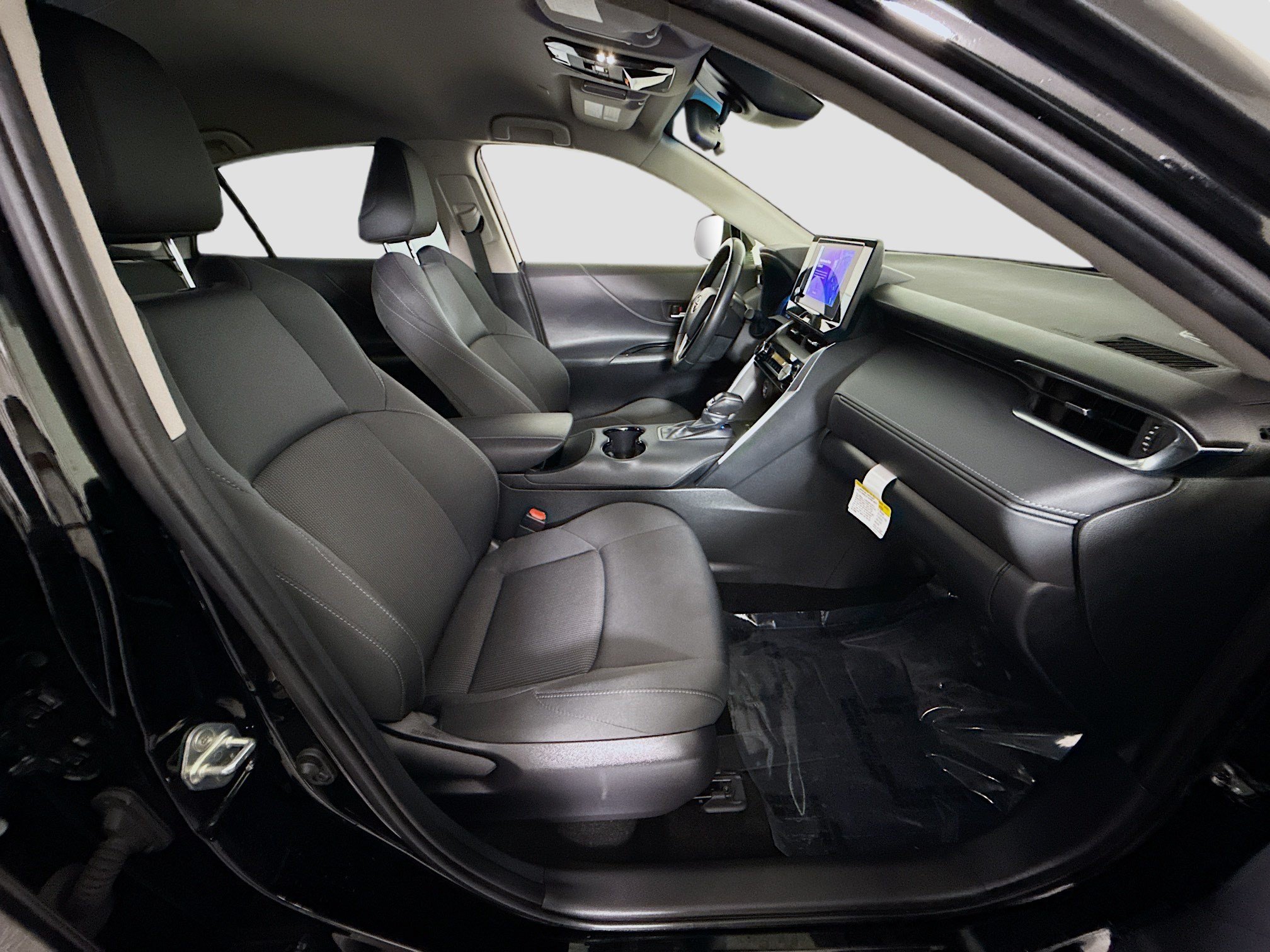Used 2024 Toyota Venza LE AWD/4WD image 29